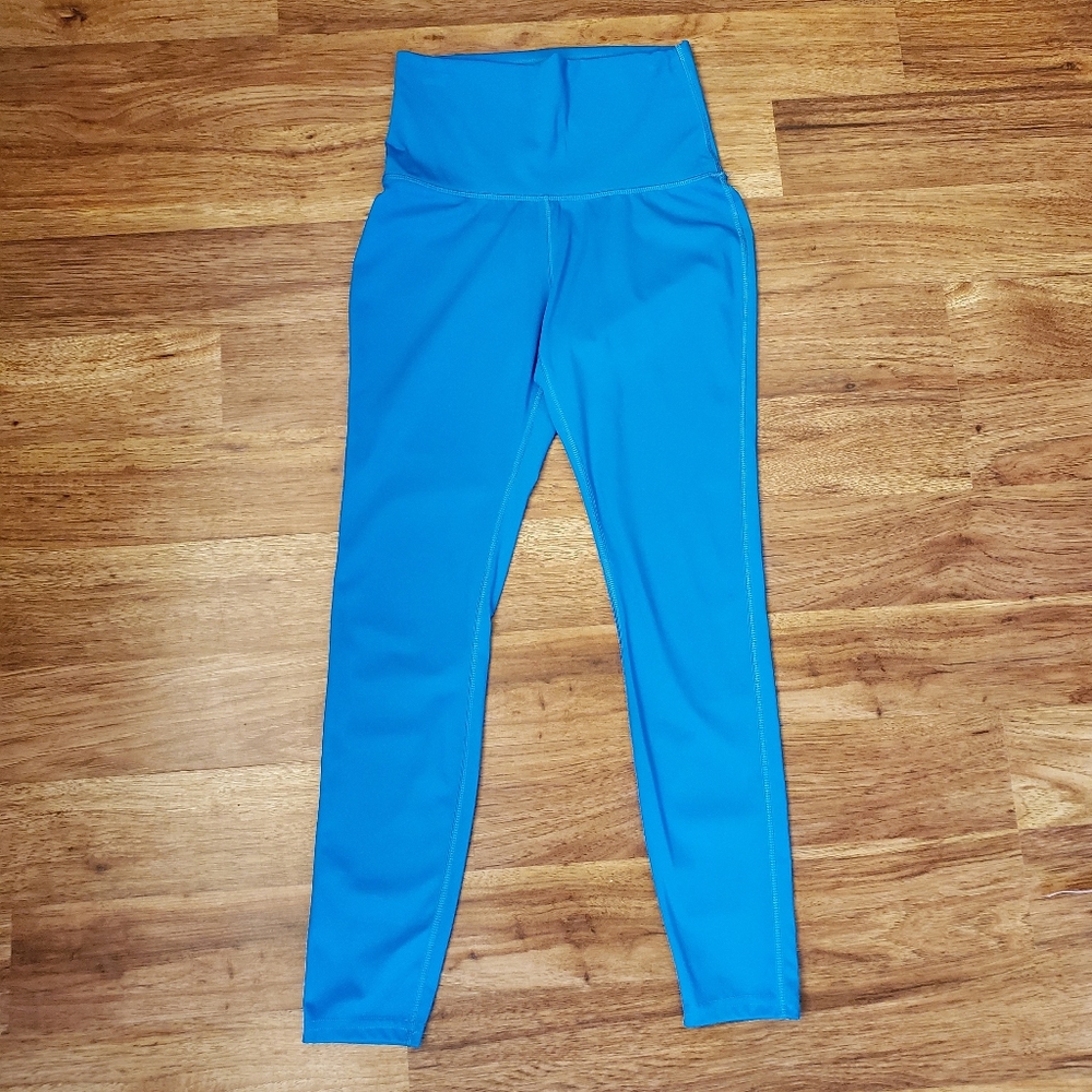 Queenieke Leggings Size Small Blue Cropped